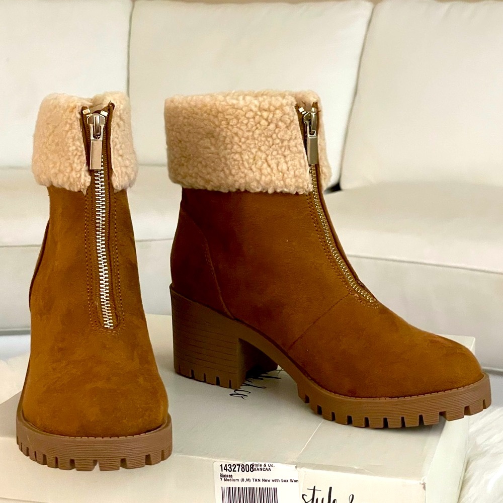 NIB cognac fur top ankle boots gold front zipper size 7 lug sole 2.5” new in box